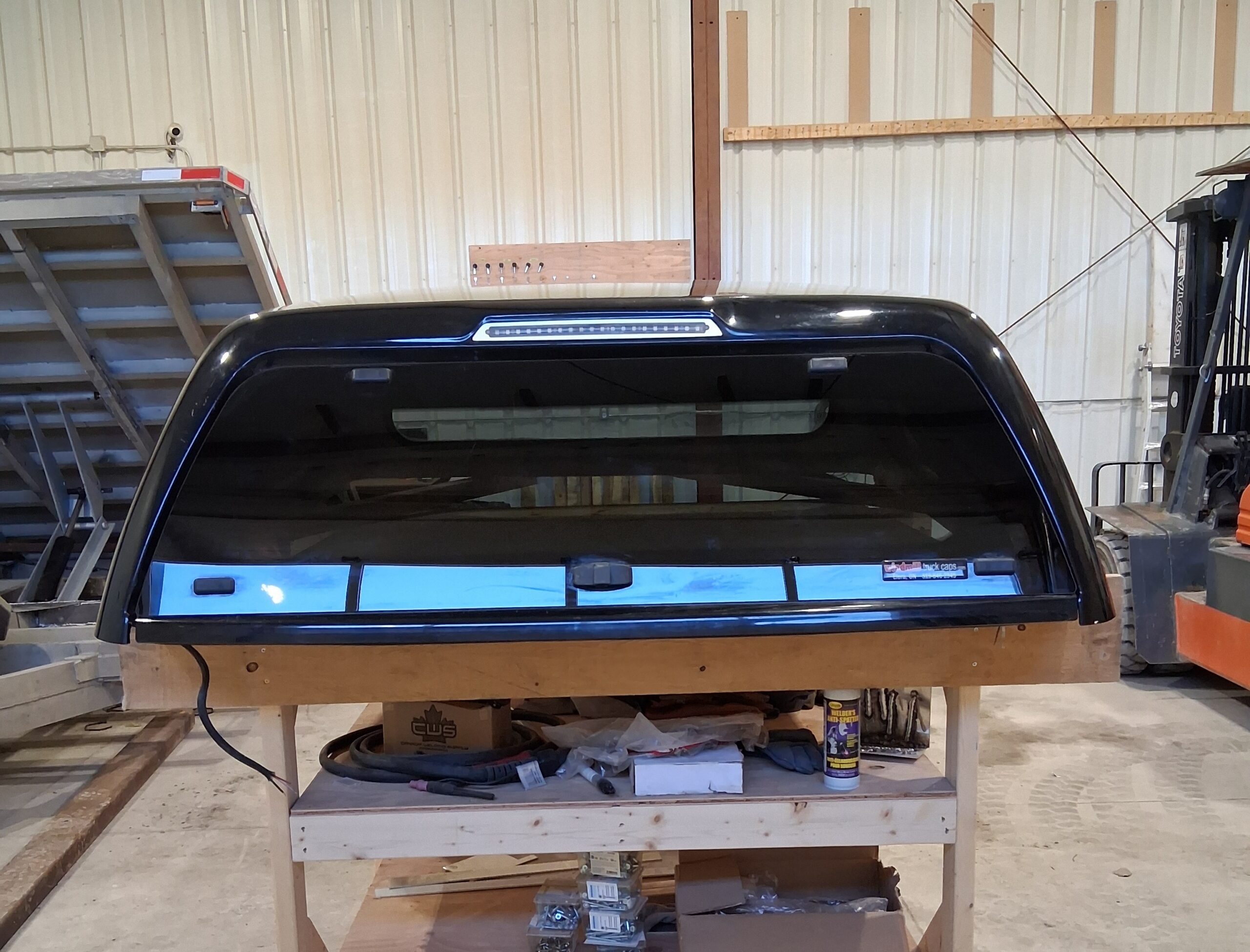 Toyota Tacoma 5’2 218 Attitude Black Leer Truck Cap - Image 2
