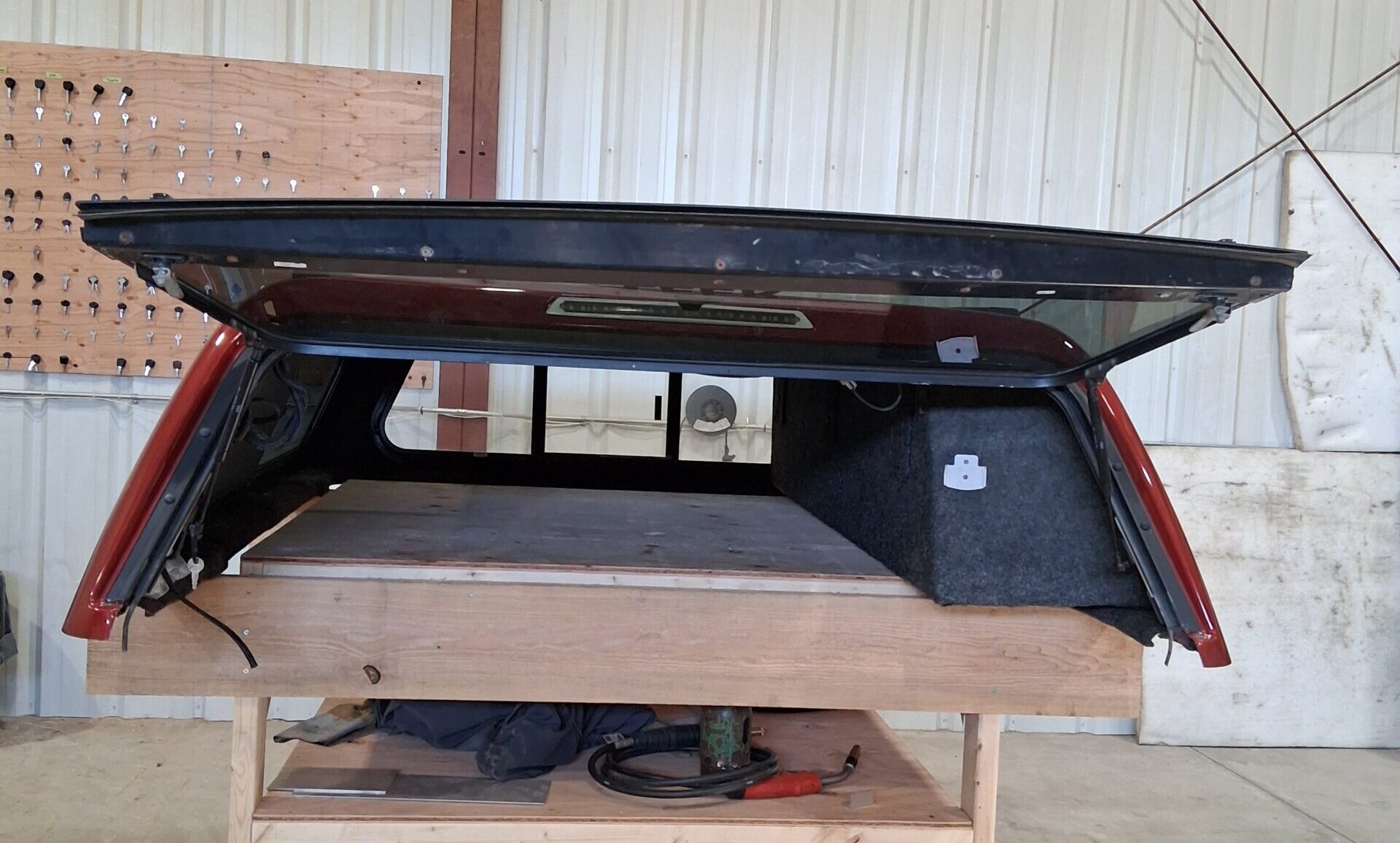 Toyota Tacoma 6’2 Barcelona Red Leer 100RCC Truck Cap - Image 4