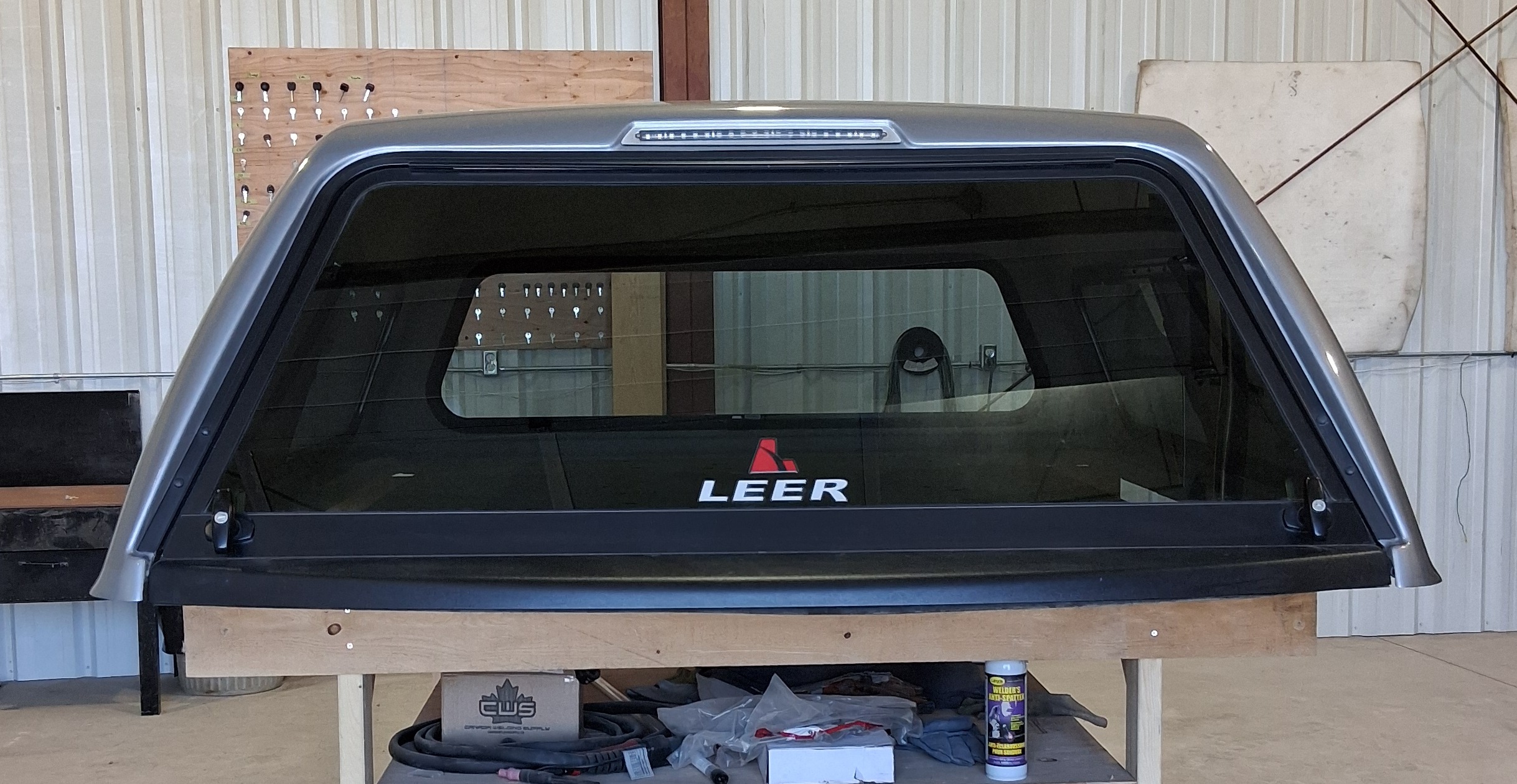 2019-2026 Dodge RAM 6’4 New Body Style Billet Silver LEER 180 Mid-Rise Truck cap - Image 3