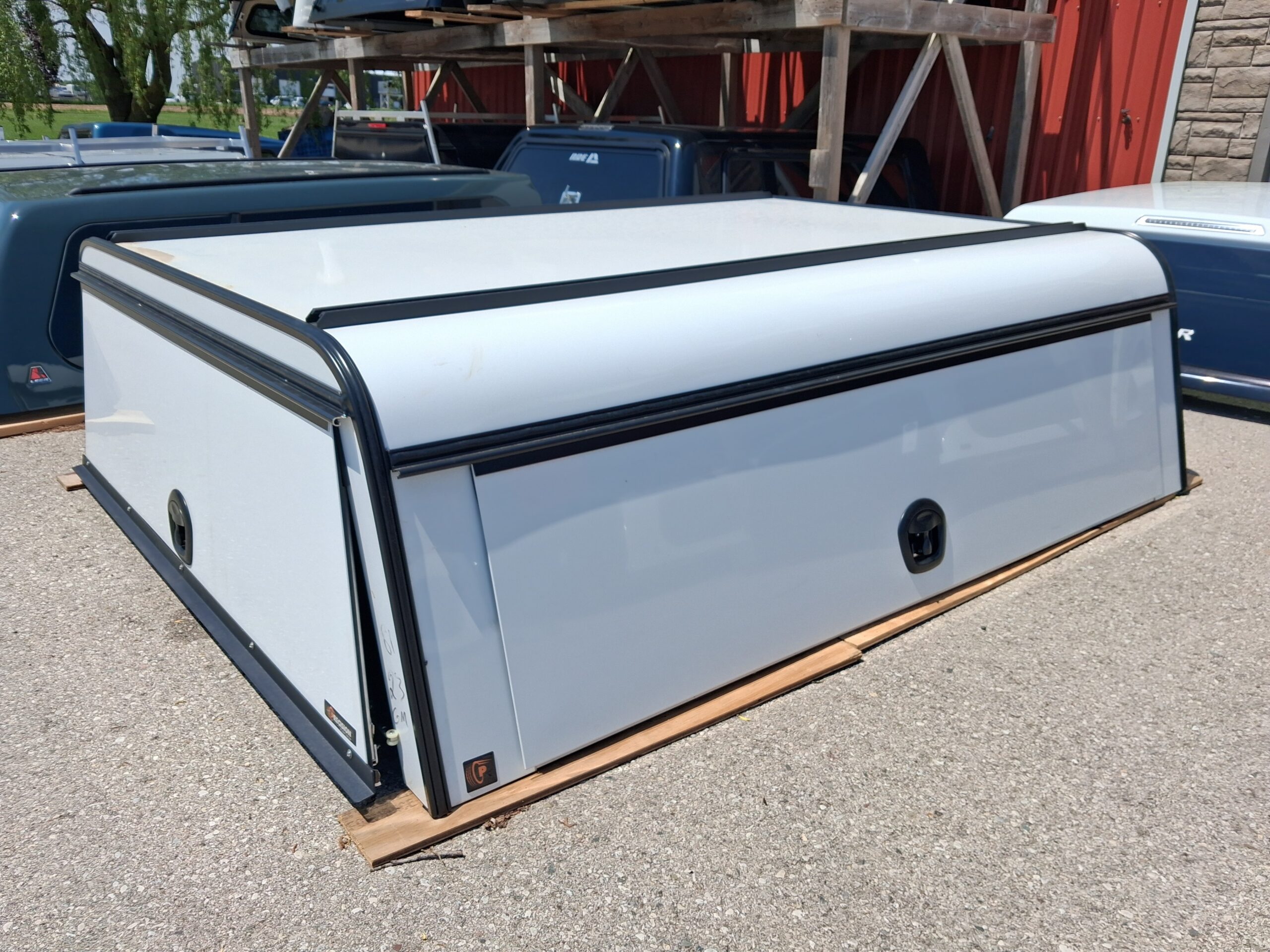 2019 – 2026 GMC Sierra or Chevrolet Silverado NEW 6’6 White Innovator Contractor Truck Cap