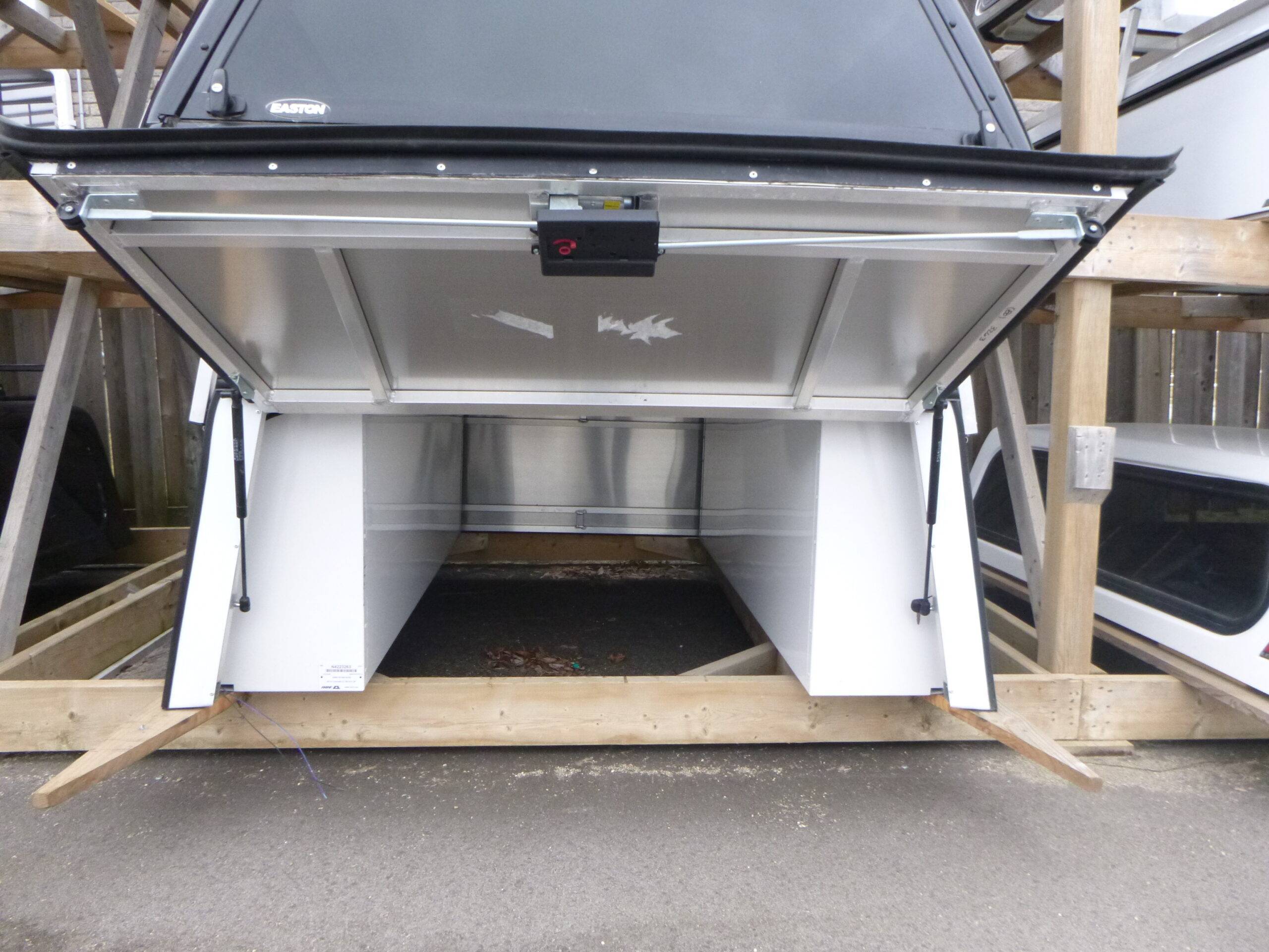 2004 – 2012 Chevrolet Colorado or GMC Canyon 6’2 White ARE Contractor Truck Cap 26″ high - Image 3