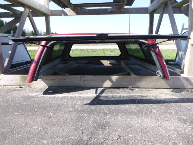 2004 – 2012 Chevrolet Colorado or GMC Canyon 6’2 Cherry Red Leer 100XL Truck Cap - Image 3