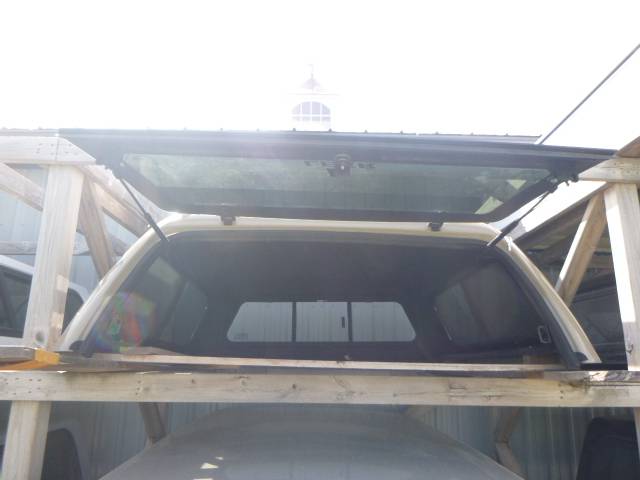 2005 – 2015 Toyota Tacoma 5’2 4V6 Quicksand Leer 100XR Truck Cap - Image 3
