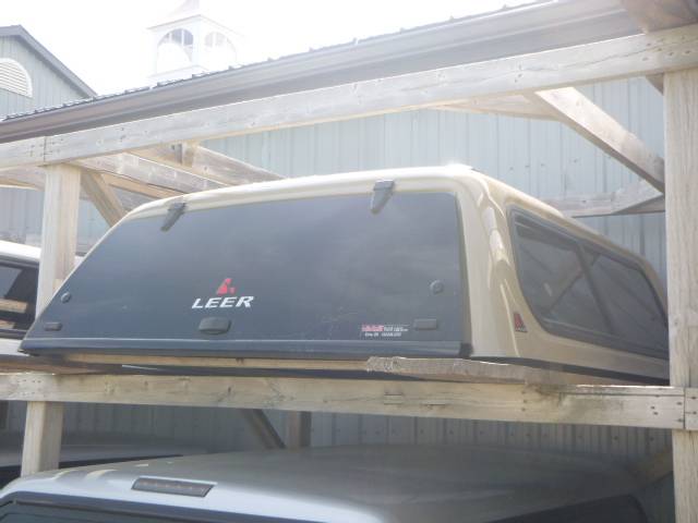2005 – 2015 Toyota Tacoma 5’2 4V6 Quicksand Leer 100XR Truck Cap - Image 2