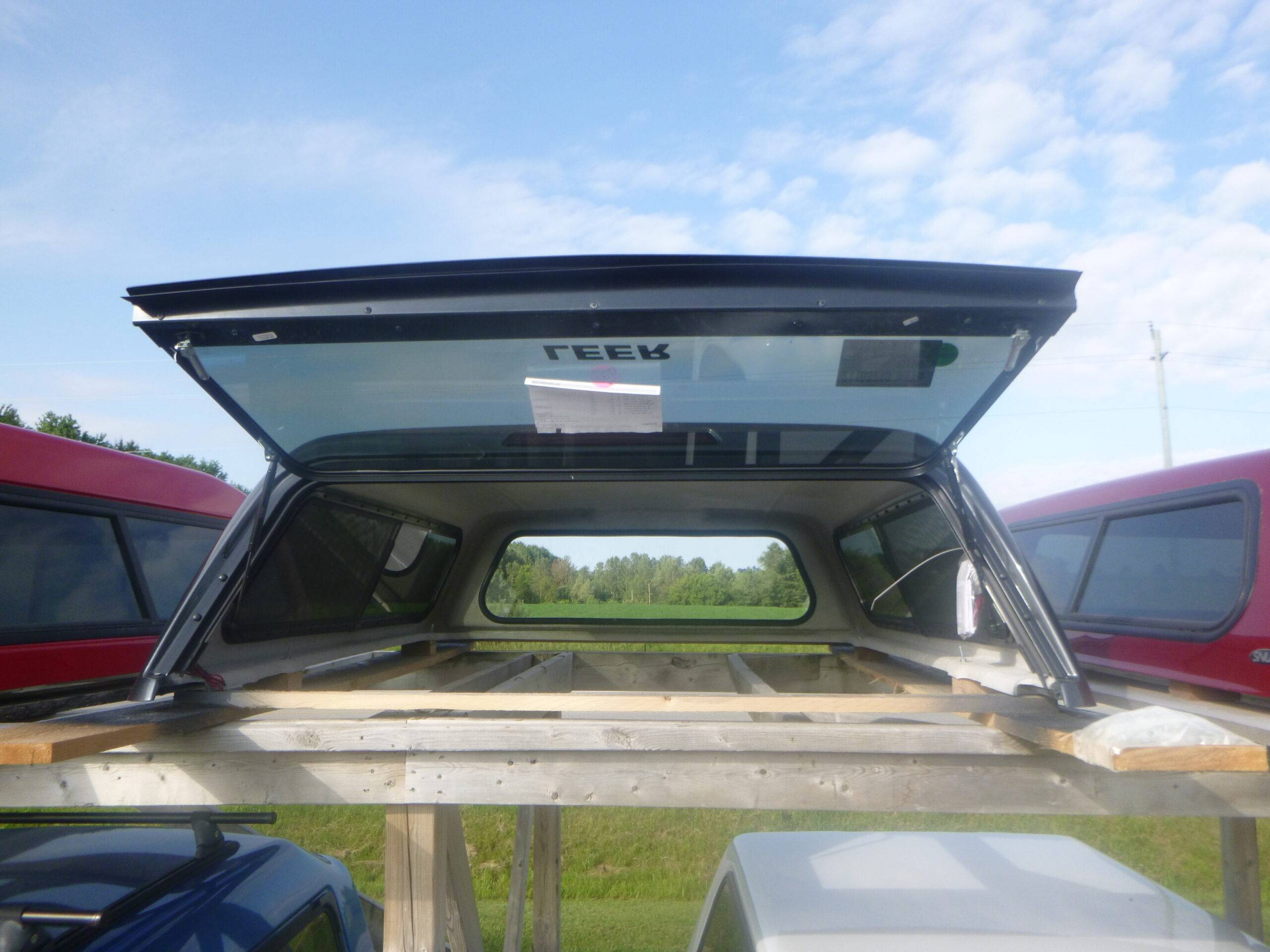 2016-2023 Toyota Tacoma 5’2 NEW Grey LEER 100S TRUCK CAP - Image 3