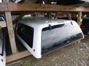 2004 – 2006 GMC Sierra or Chevrolet Silverado CREW Cab 5’8 Olympic White Leer 100XL Truck Cap