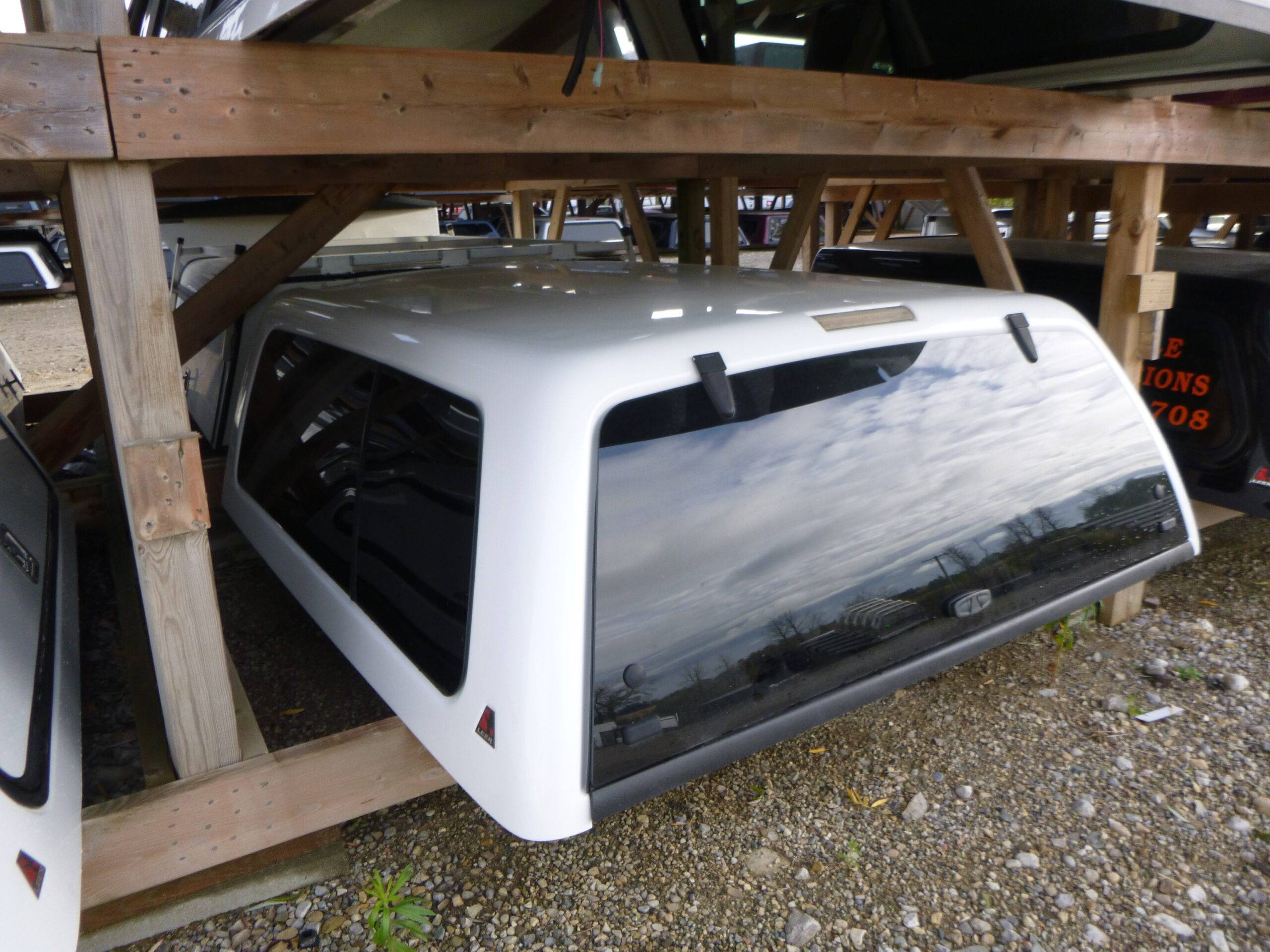 2004 – 2006 GMC Sierra or Chevrolet Silverado CREW Cab 5’8 Olympic White Leer 100XL Truck Cap