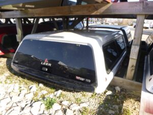 2015 – 2020 Ford F150 6’6 UG Platinum White Pearl Leer 100XR Truck Cap