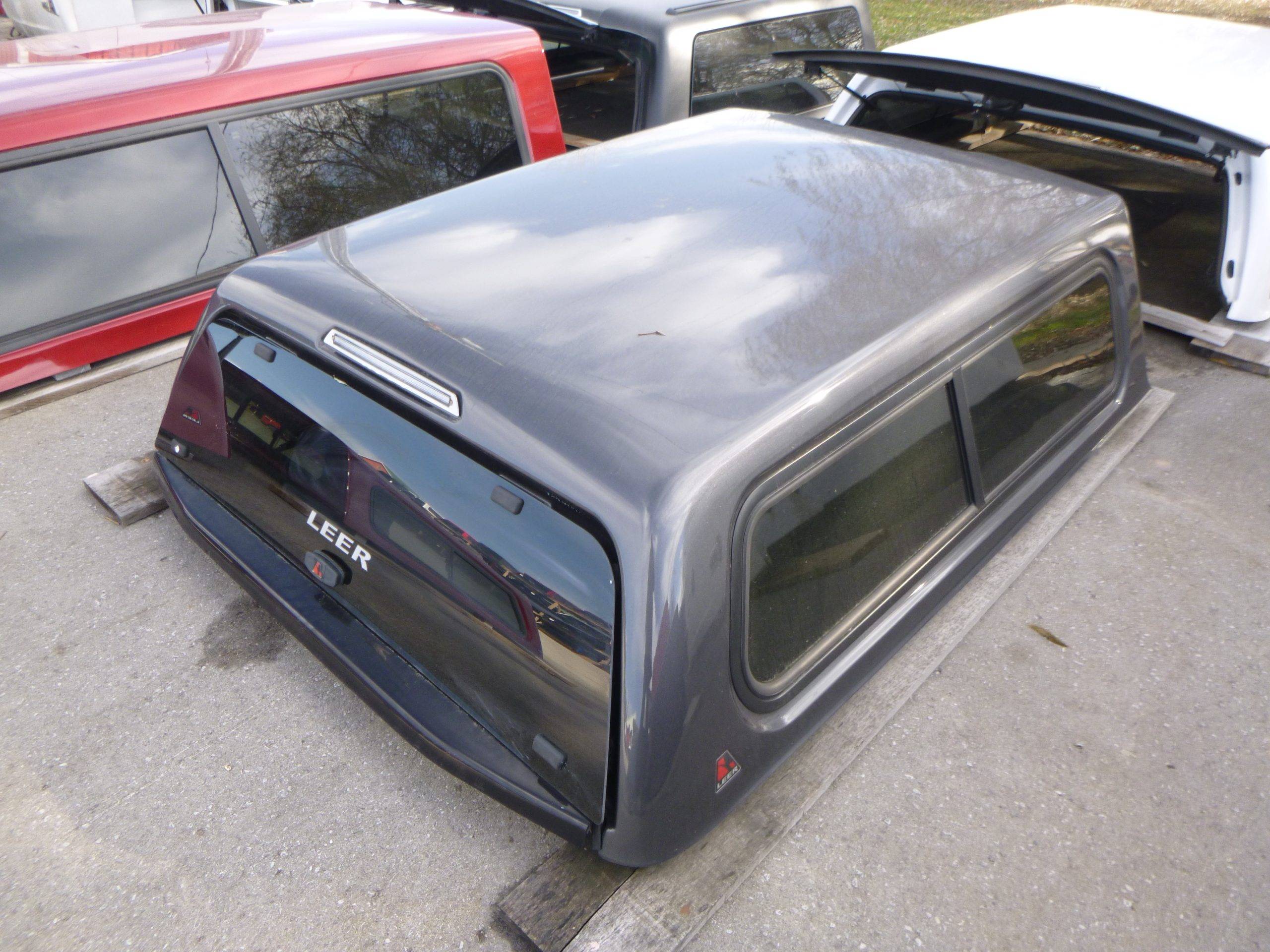 2019 – 2023 Ford Ranger 6′ J7 Magnetic Metallic Leer 100XR Truck Cap