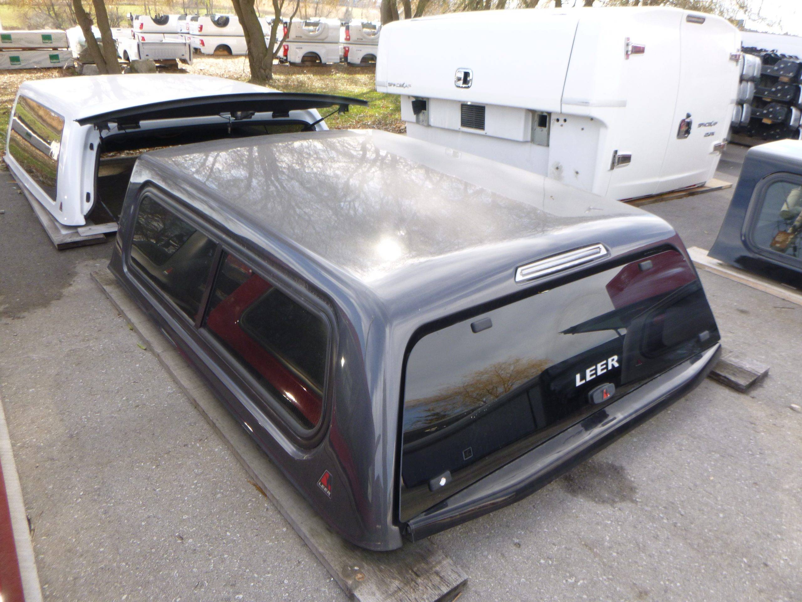 2019 – 2023 Ford Ranger 6′ J7 Magnetic Metallic Leer 100XR Truck Cap - Image 2