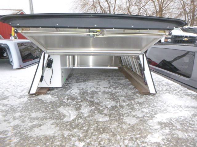 2015 – 2022 Chevrolet Colorado or GMC Canyon 6’2 White Leer Contractor Truck Cap - Image 3