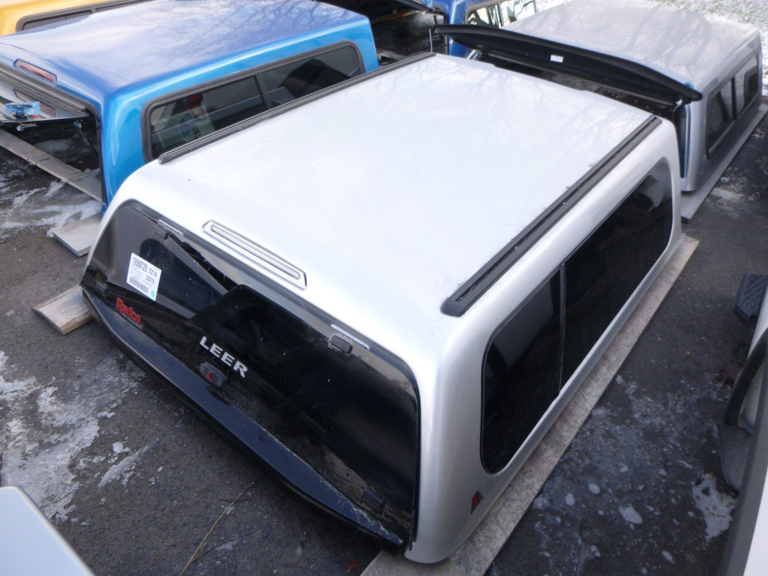 2019 – 2023 Ford Ranger 6′ UX Ignot Silver Leer 100XLTruck Cap