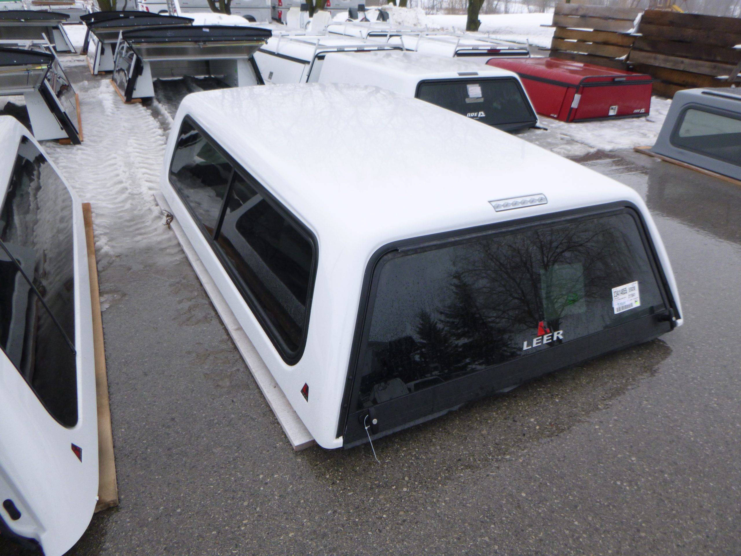 2002 – 2008 Dodge Ram 8′ PW7 Bright White Leer 100R Truck Cap - Image 2