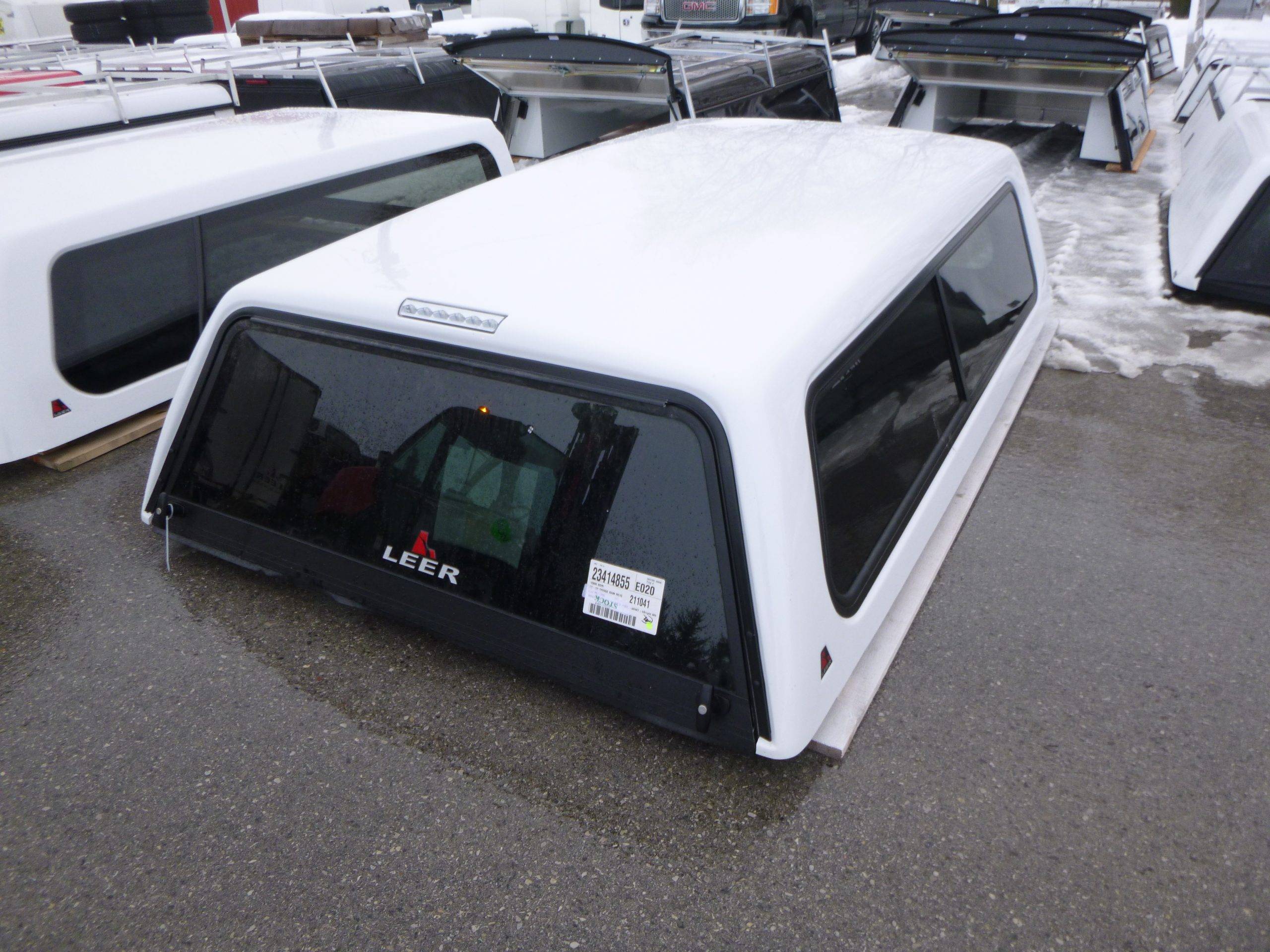 2002 – 2008 Dodge Ram 8′ PW7 Bright White Leer 100R Truck Cap