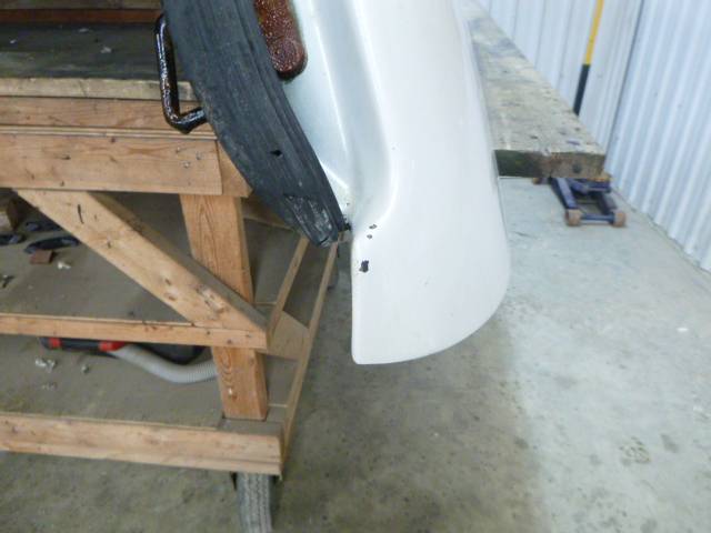 2015 – 2020 Ford F150 6’6 UG Tricoat White Leer 100XL Truck Cap - Image 4