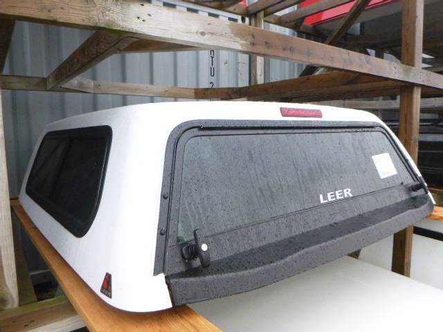 2023 – 2026 GMC Canyon 5’2 NEW GAZ Summit White Leer 100S Truck Cap - Image 2
