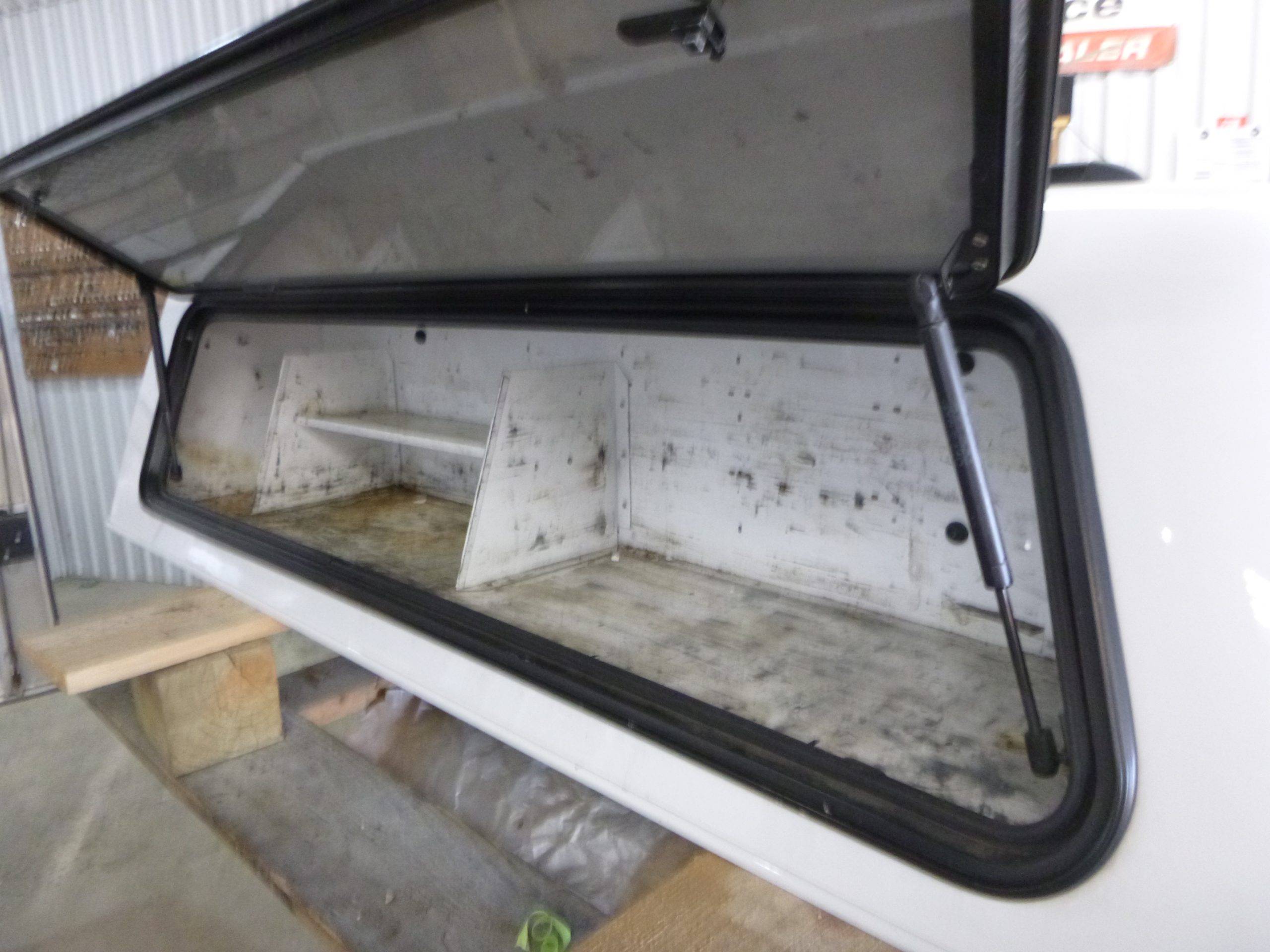 2015 – 2022 Chevrolet Colorado or GMC Canyon 6’2 GAZ Summit White Contour III Truck Cap - Image 5