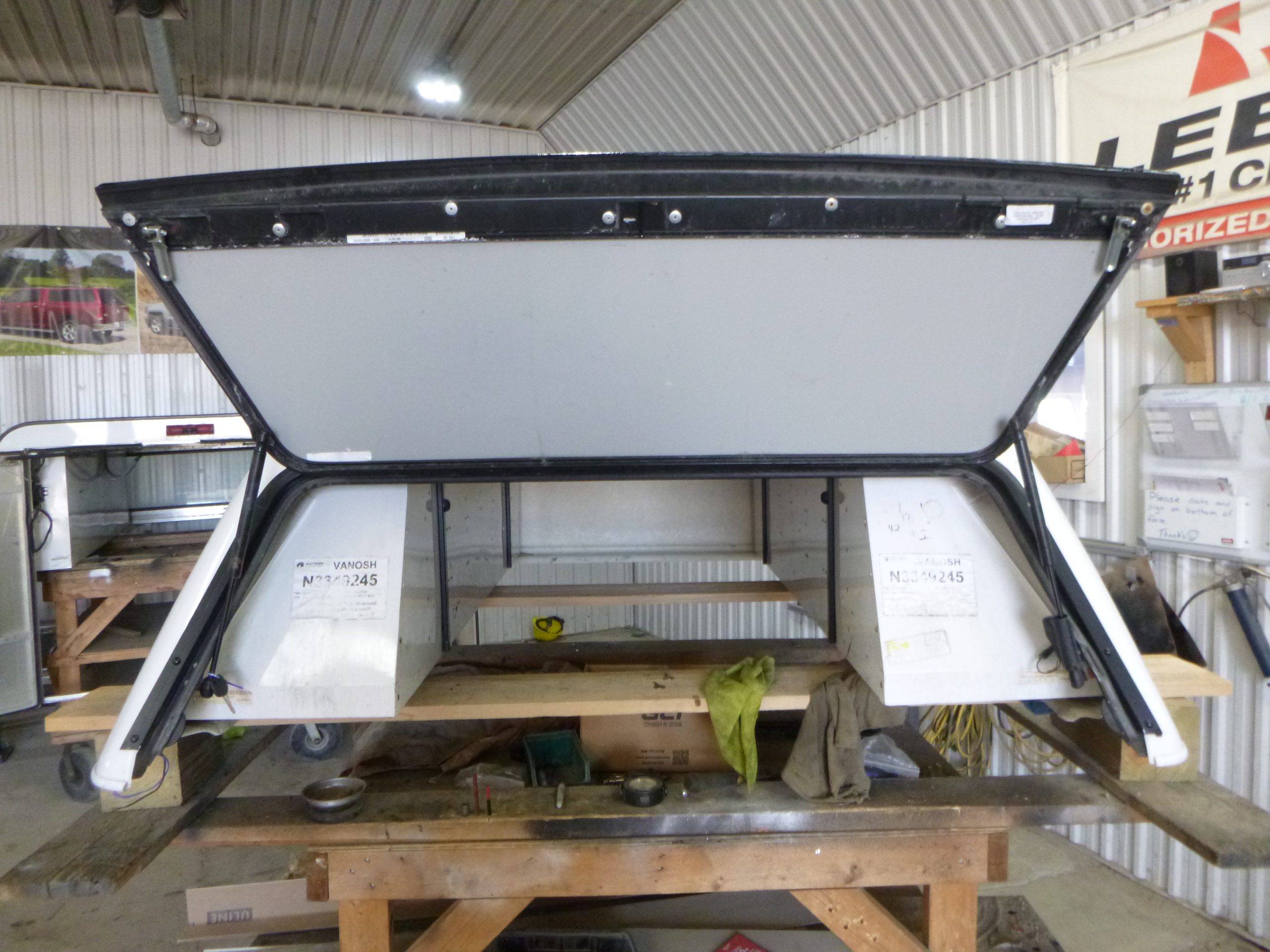 2015 – 2022 Chevrolet Colorado or GMC Canyon 6’2 GAZ Summit White Contour III Truck Cap - Image 3