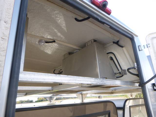 2016 – 2023 Toyota Tacoma 6’2 Silver Contractor Truck Cap - Image 4