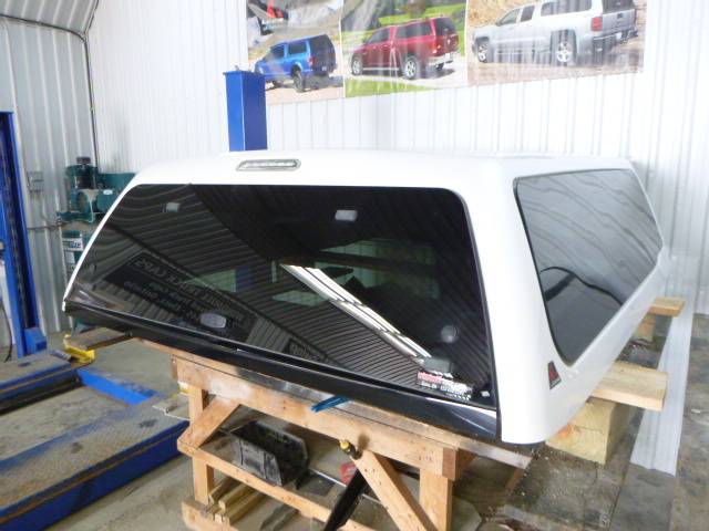 2009 – 2014 Ford F150 6’6 UG White Platinum Leer100XQ Truck Cap - Image 2