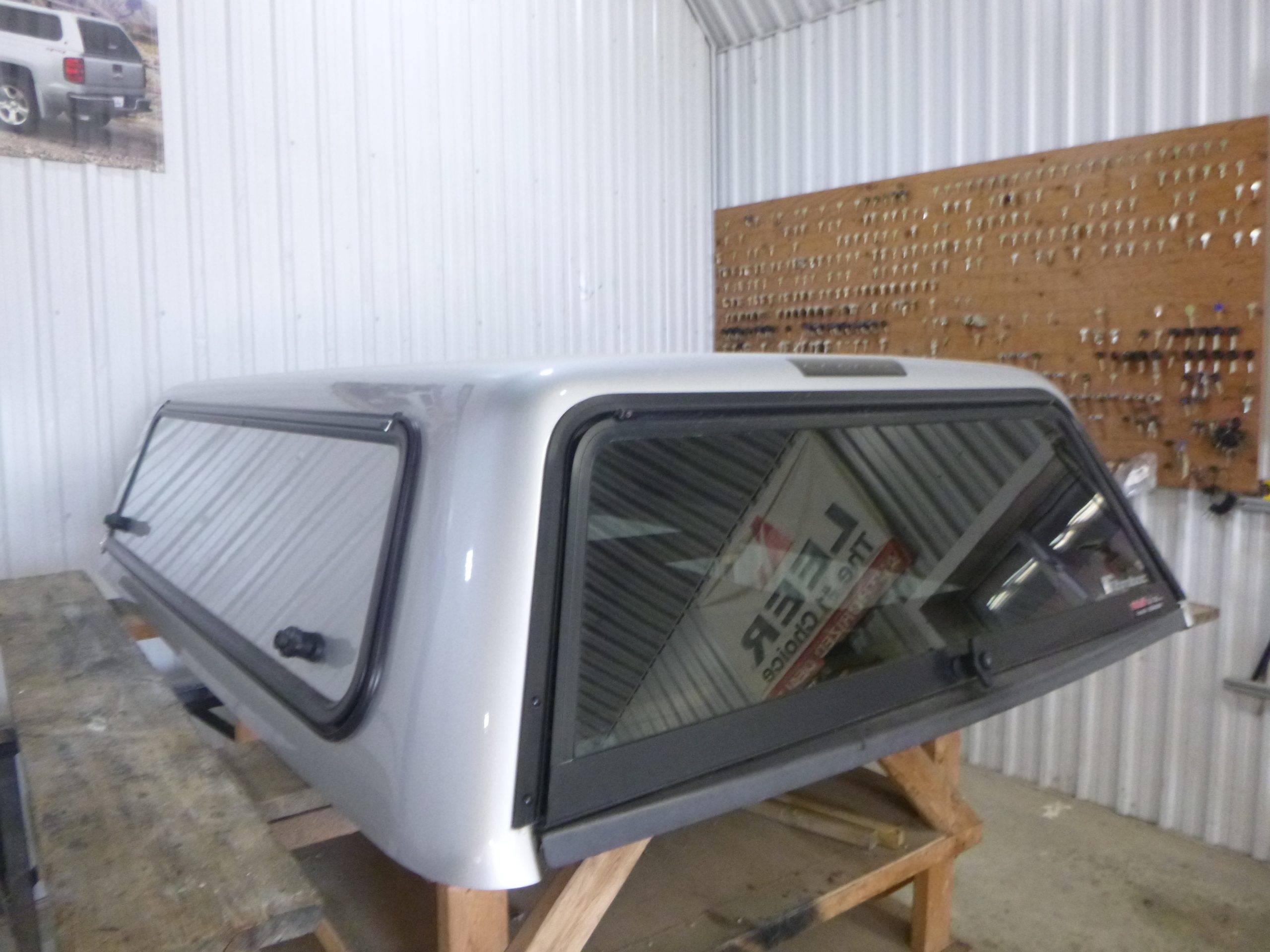 2015 – 2022 Chevrolet Colorado or GMC Canyon 6’2 GAN Silver Ice Fibrobec Truck Cap