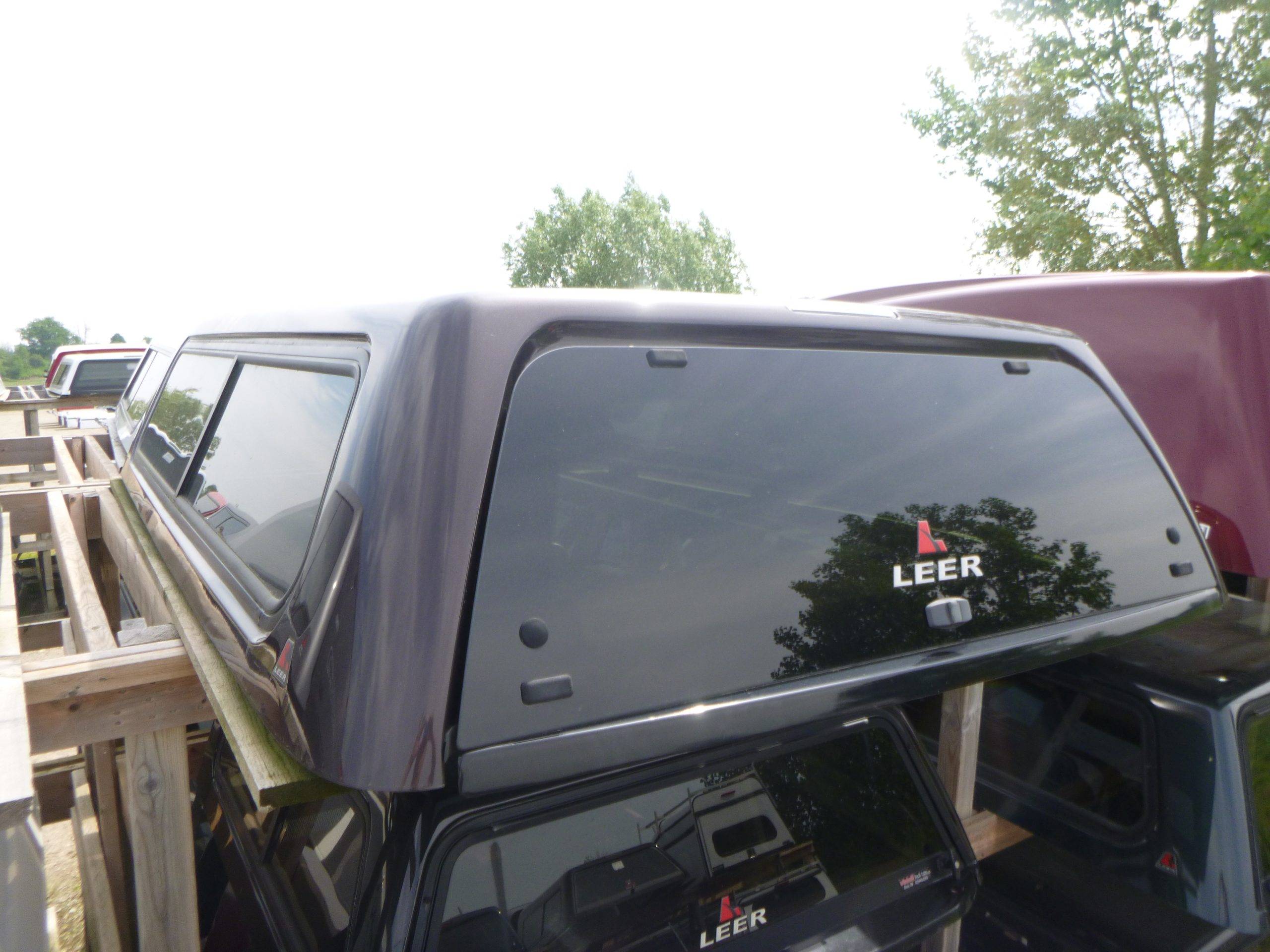 2014 – 2018 GMC Sierra or Chevrolet Silverado 8′ G1F Mahogany Leer 100XR Truck Cap - Image 2