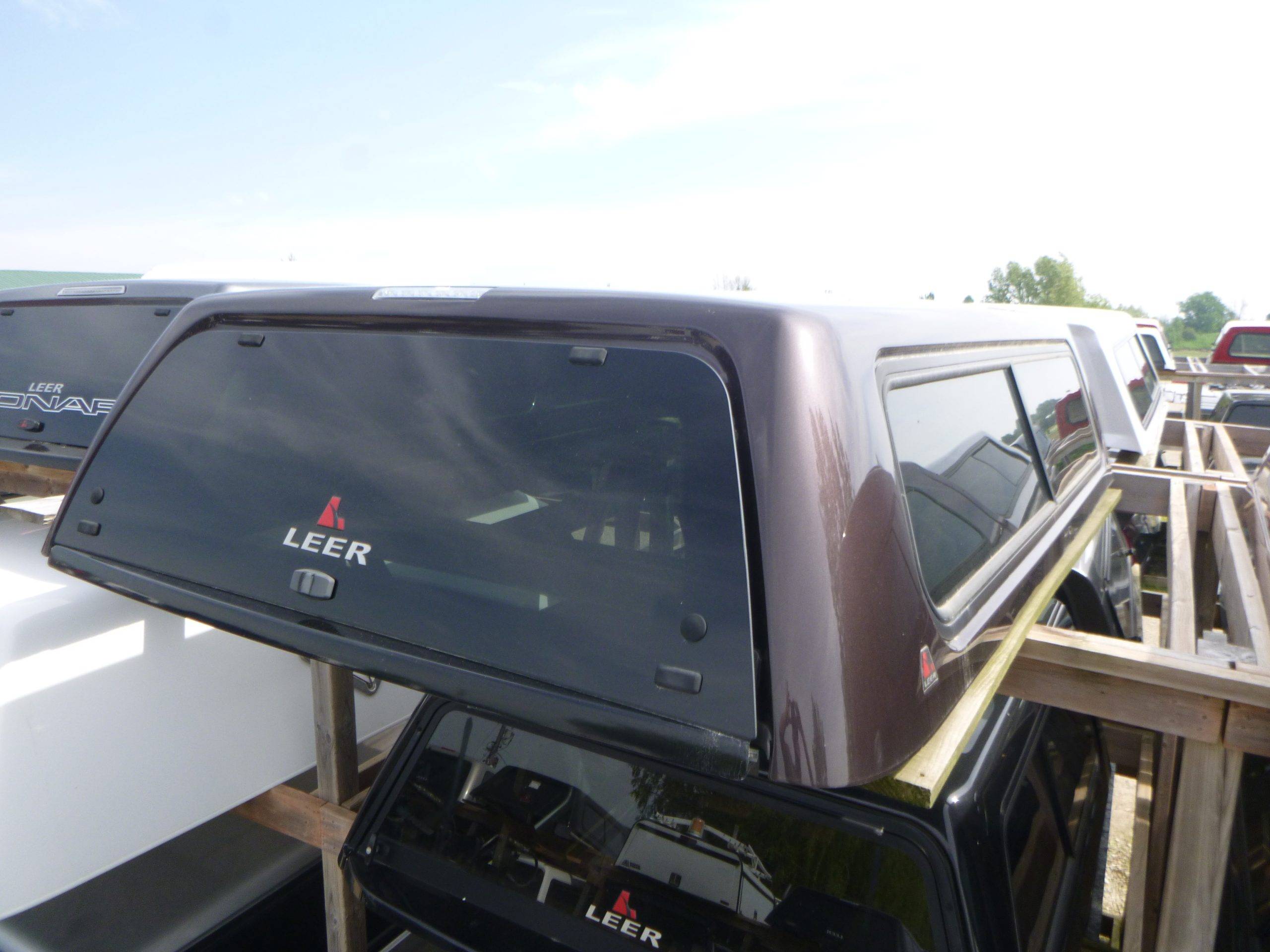 2014 – 2018 GMC Sierra or Chevrolet Silverado 8′ G1F Mahogany Leer 100XR Truck Cap