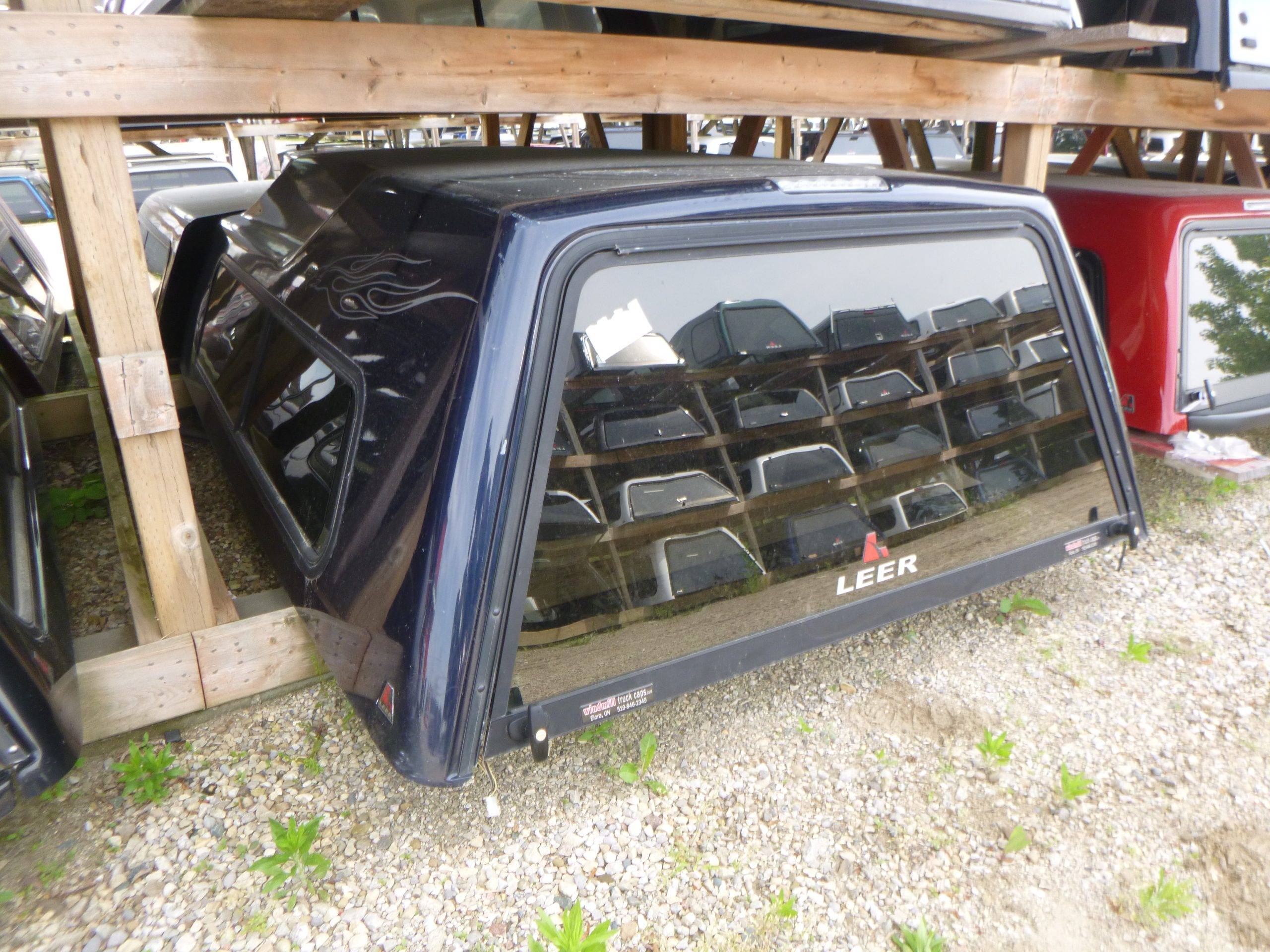 2007 – 2013 Chevrolet Silverado 8′ 403P Imperial Blue Leer122 Truck Cap - Image 2
