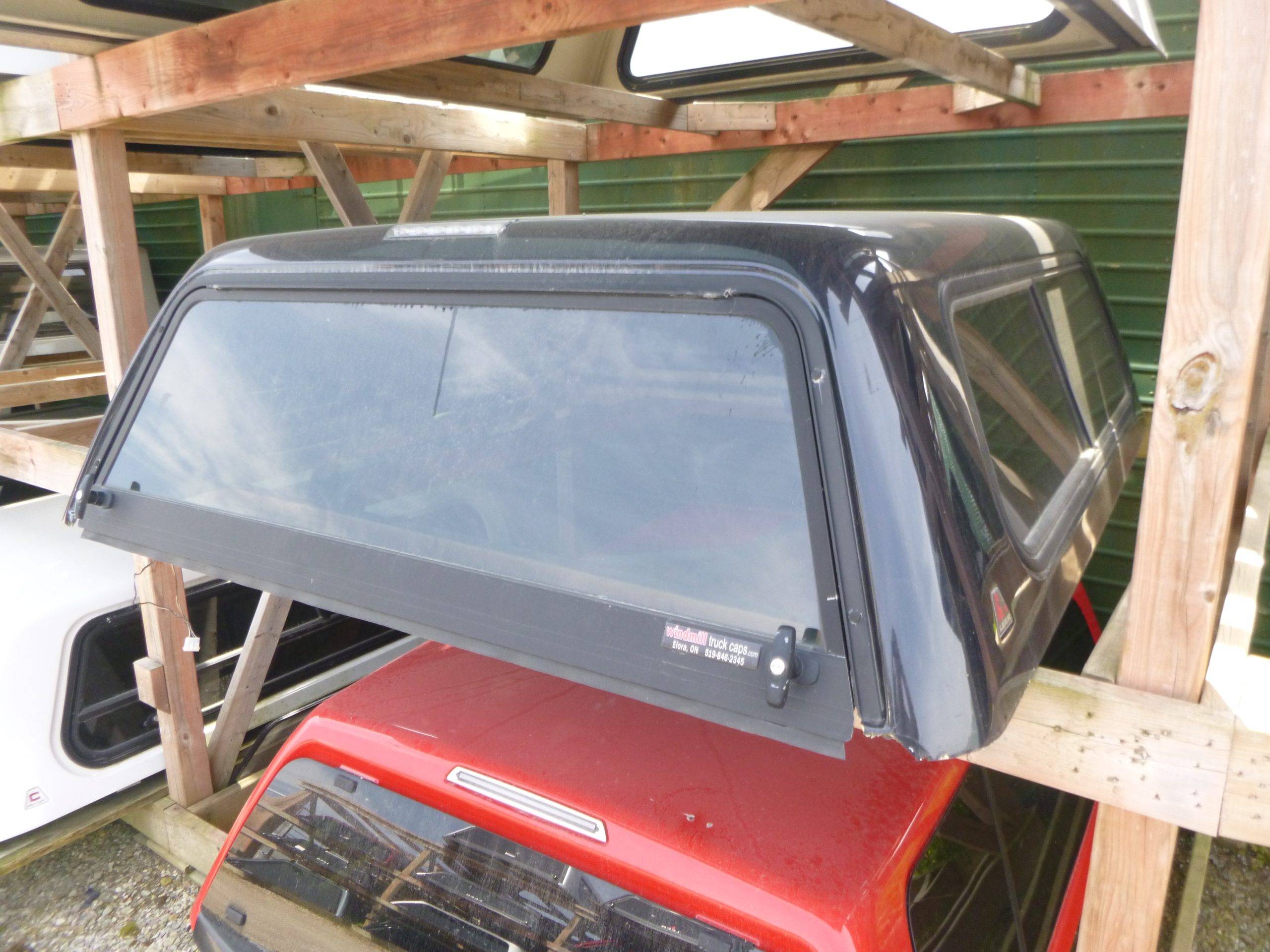 2007 – 2013 GMC Sierra 5’8 501Q Carbon Flash Leer100R Truck Cap - Image 2