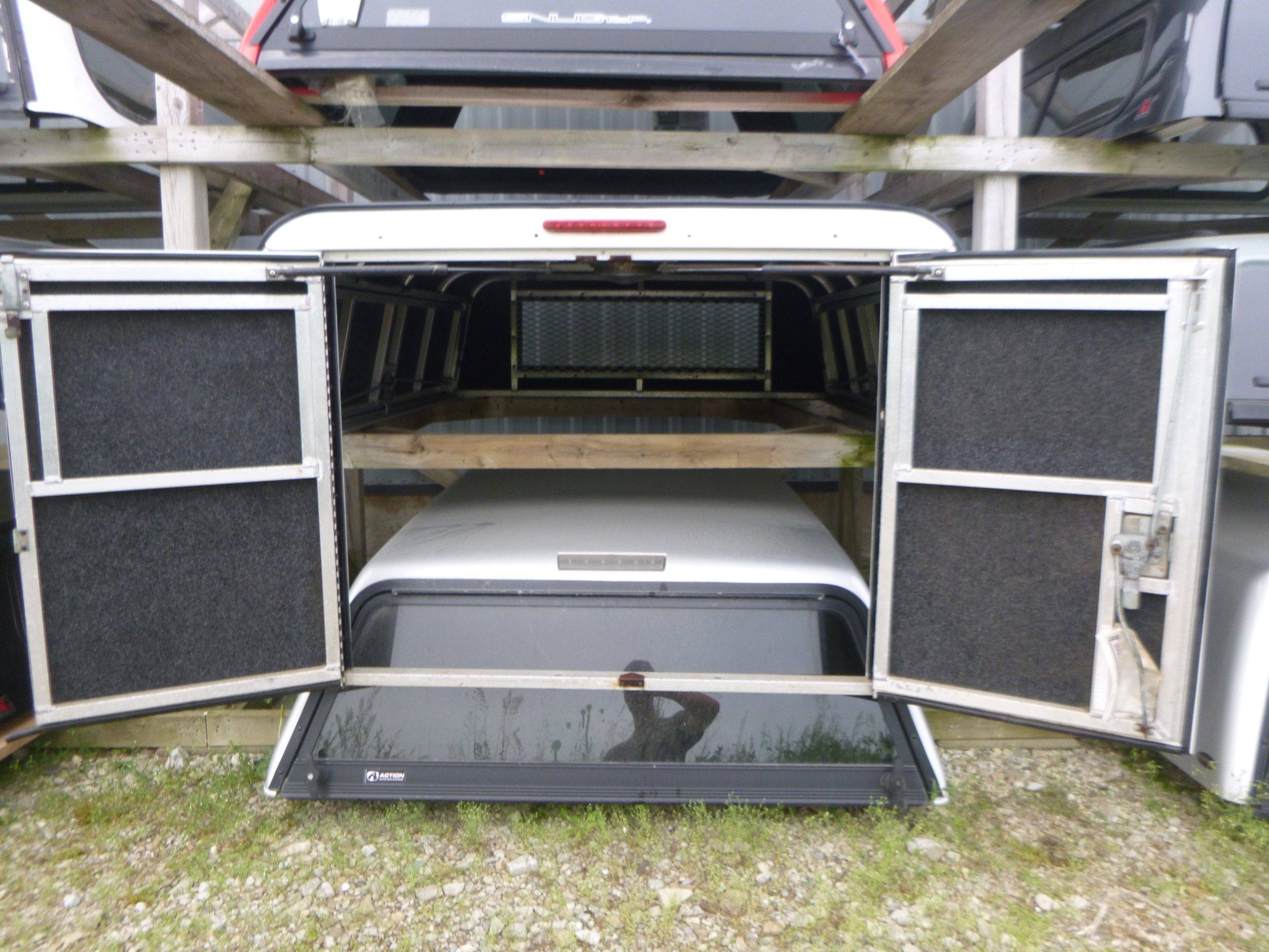 2005 – 2011 Dodge Dakota 6’7 White ARE Contractor Truck Cap - Image 3