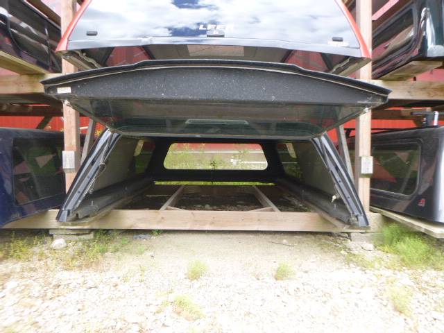 2017 – 2022 Ford Superduty F250/350/450 8′ UM Agate Black Leer100R Truck Cap - Image 3