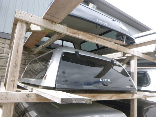 2005 – 2015 Toyota Tacoma 5’2 1E7 Silver Leer100XL Truck Cap