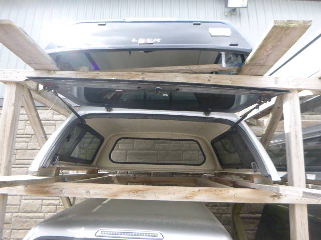2005 – 2015 Toyota Tacoma 5’2 1E7 Silver Leer100XL Truck Cap - Image 2