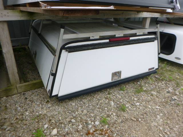 2005 – 2011 Dodge Dakota 6’7 White Contractor Truck Cap