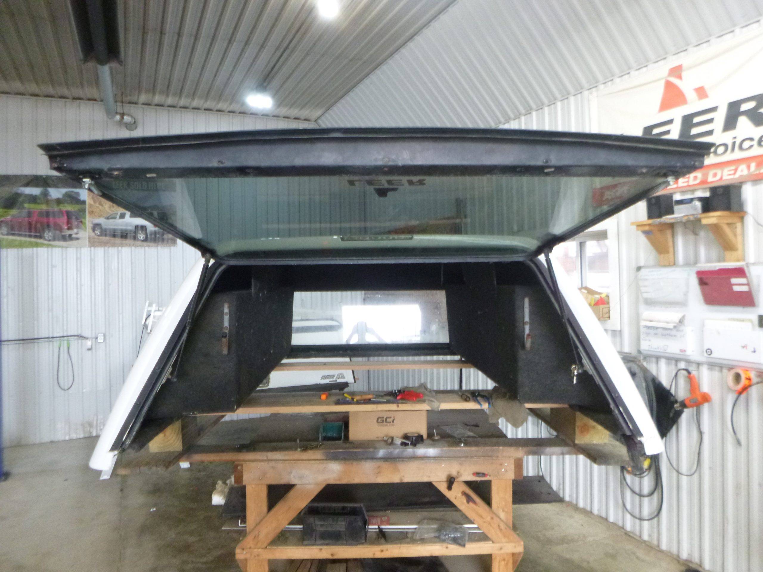 2014 – 2018 GMC Sierra or Chevrolet Silverado 6’6 GAZ Summit White Leer 180 Truck Cap - Image 3