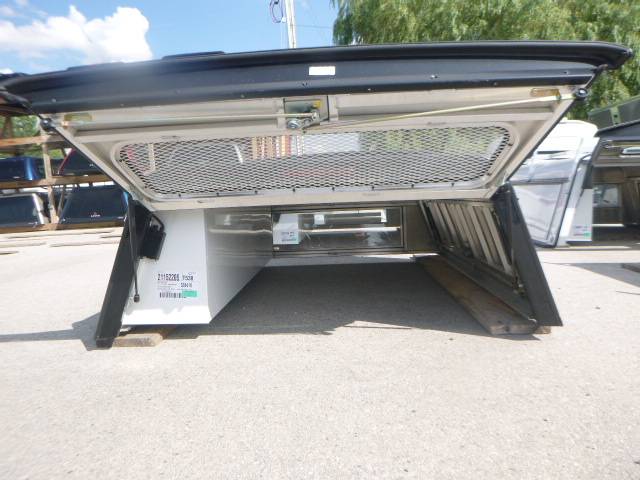 Toyota Tacoma 6’2 Onyx Black Leer Contractor Truck Cap - Image 3