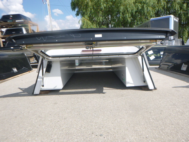 2016 – 2023 Toyota Tacoma 6’2 White Leer Contractor Truck Cap - Image 3