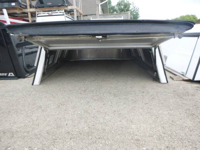2015 – 2022 GMC Canyon or Chevrolet Colorado 6’2 YZ White Leer Contractor Truck Cap - Image 3