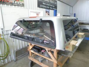 2007 – 2013 GMC Sierra 5’8 Crew Cab Fine Silver Birch Leer100XL Truck Cap
