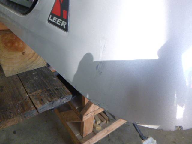 2007 – 2013 GMC Sierra 5’8 Crew Cab Fine Silver Birch Leer100XL Truck Cap - Image 4
