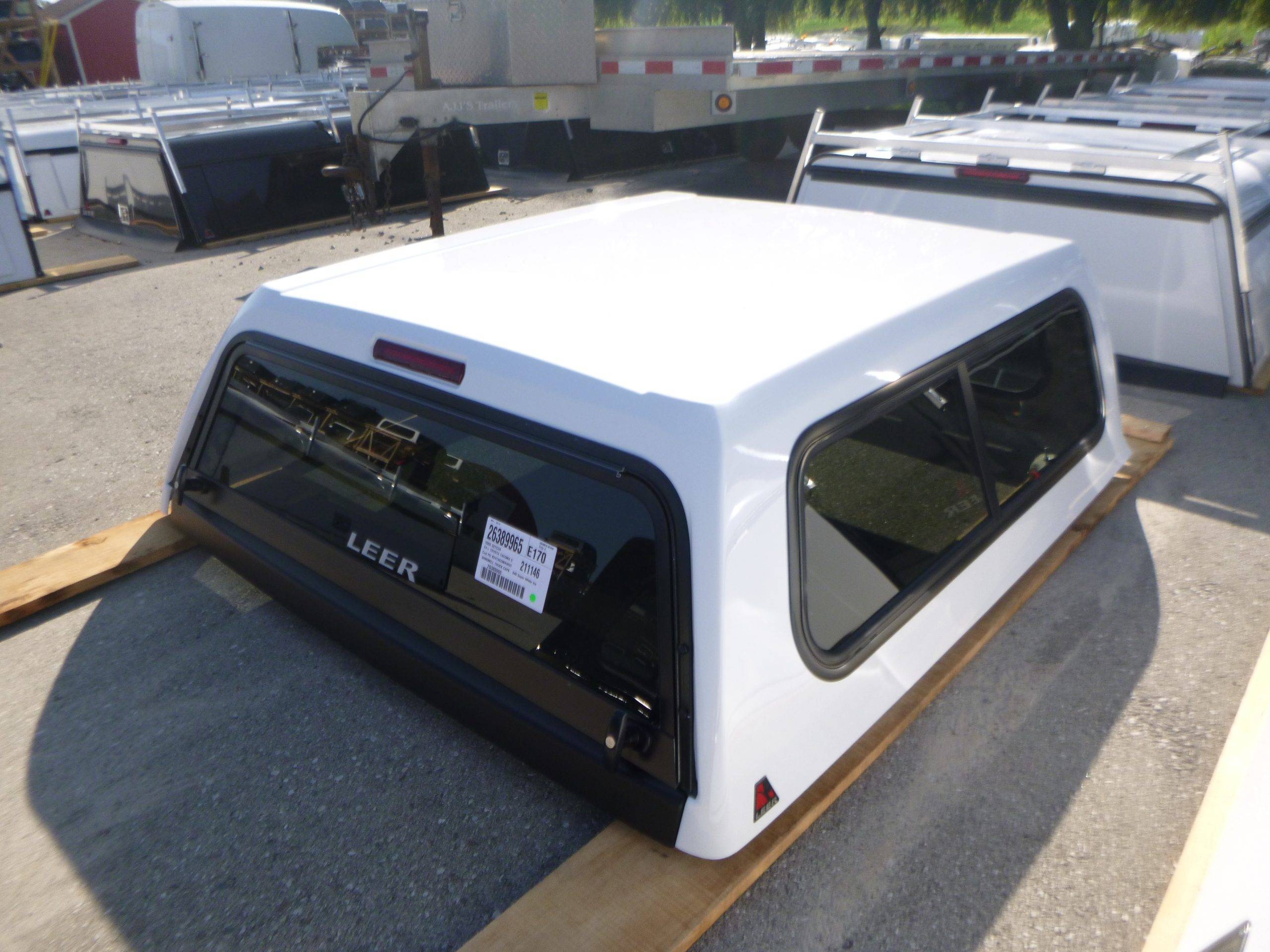 2024 – 2026 Toyota Tacoma 5’2 NEW Super White Leer100S Truck Cap