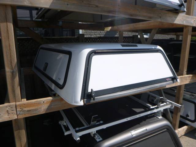 2015 – 2022 Chevrolet Colorado or GMC Canyon 6’2 GAZ Olympic White Contour III Truck Cap