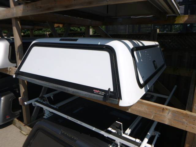 2015 – 2022 Chevrolet Colorado or GMC Canyon 6’2 GAZ Olympic White Contour III Truck Cap - Image 2