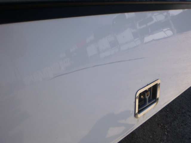 2014 – 2018 Chevrolet Silverado or GMC Sierra 6’6 White Leer Contractor Truck Cap - Image 9
