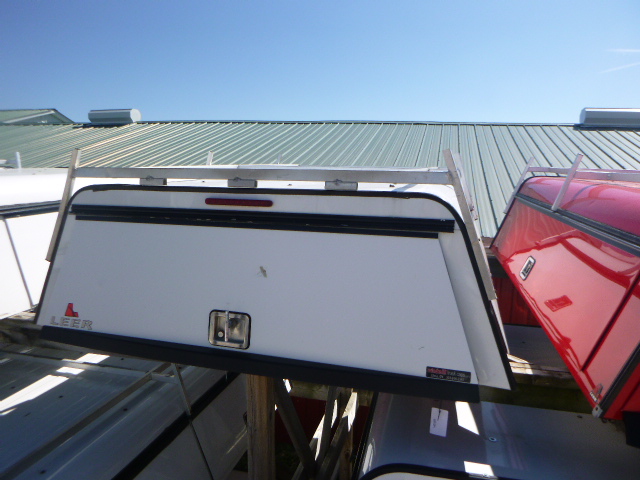 2014 – 2018 Chevrolet Silverado or GMC Sierra 6’6 White Leer Contractor Truck Cap - Image 2