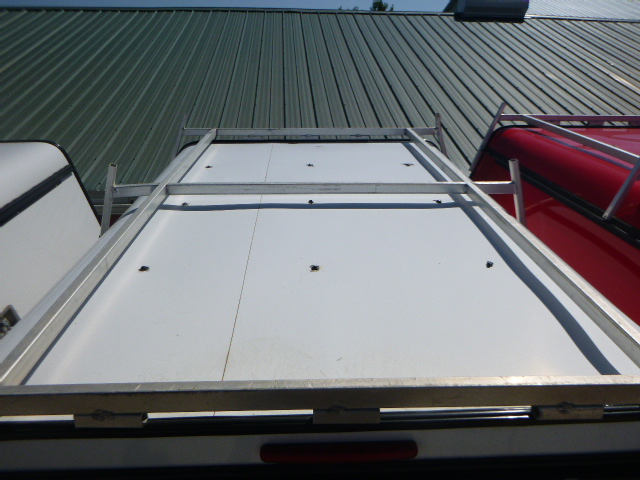 2014 – 2018 Chevrolet Silverado or GMC Sierra 6’6 White Leer Contractor Truck Cap - Image 4