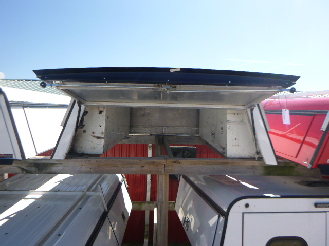 2014 – 2018 Chevrolet Silverado or GMC Sierra 6’6 White Leer Contractor Truck Cap - Image 3