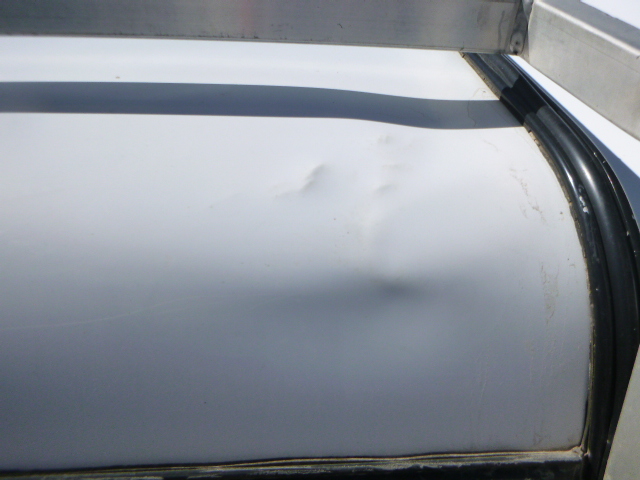 2014 – 2018 Chevrolet Silverado or GMC Sierra 6’6 White Leer Contractor Truck Cap - Image 5