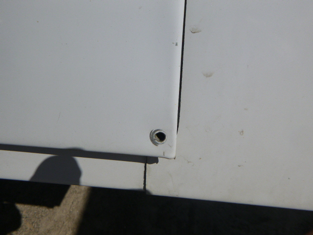 2014 – 2018 Chevrolet Silverado or GMC Sierra 6’6 White Leer Contractor Truck Cap - Image 7