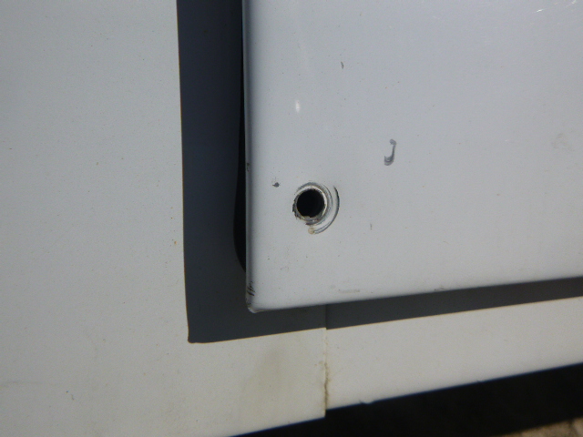 2014 – 2018 Chevrolet Silverado or GMC Sierra 6’6 White Leer Contractor Truck Cap - Image 8